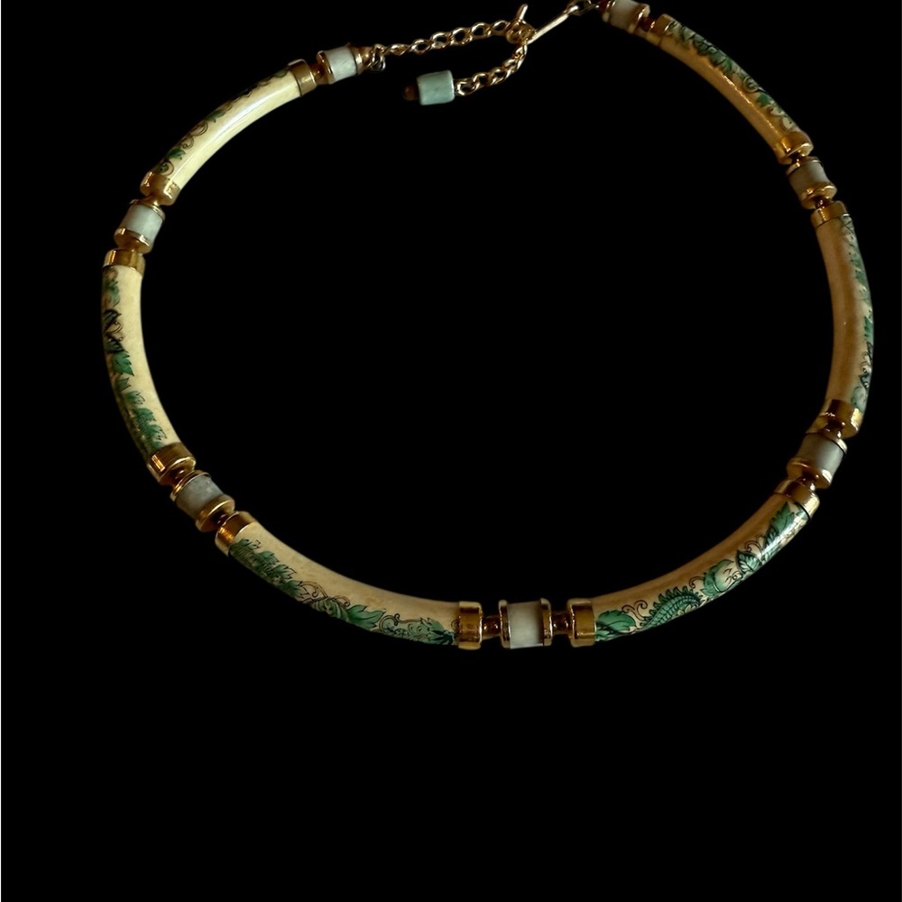 Elegant Green and Gold Chocker Necklace Made in Japan.